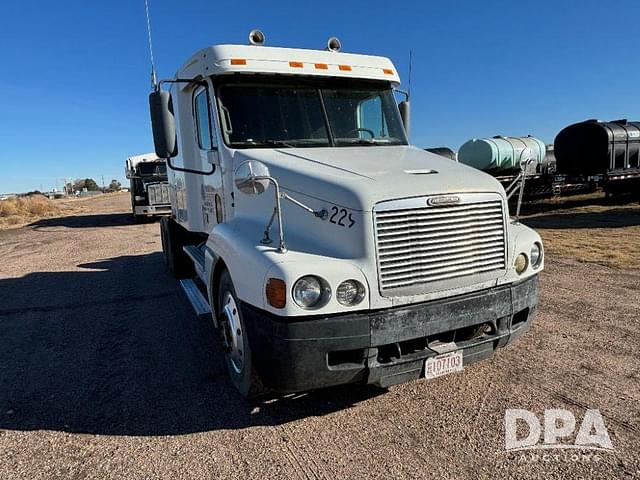 Image of Freightliner Century Class S/T equipment image 3