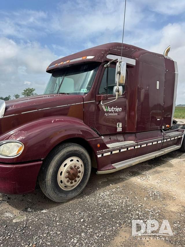 Image of Freightliner CL120 equipment image 3