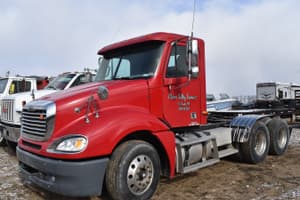 2003 Freightliner Columbia Image