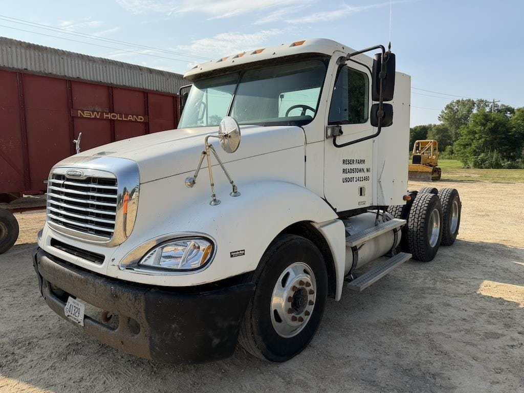 2003 Freightliner Columbia 120 Equipment Image0