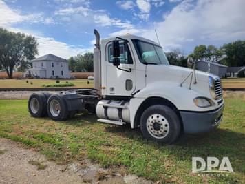 Main image Freightliner Columbia 120