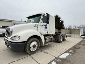 2003 Freightliner Columbia 120 Image
