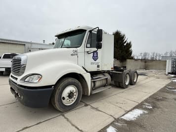 Main image Freightliner Columbia 120