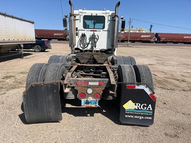 Image of Freightliner Columbia 120 equipment image 4