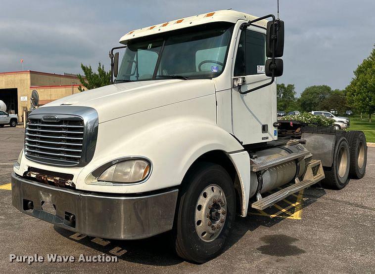 Image of Freightliner Columbia 120 Primary image