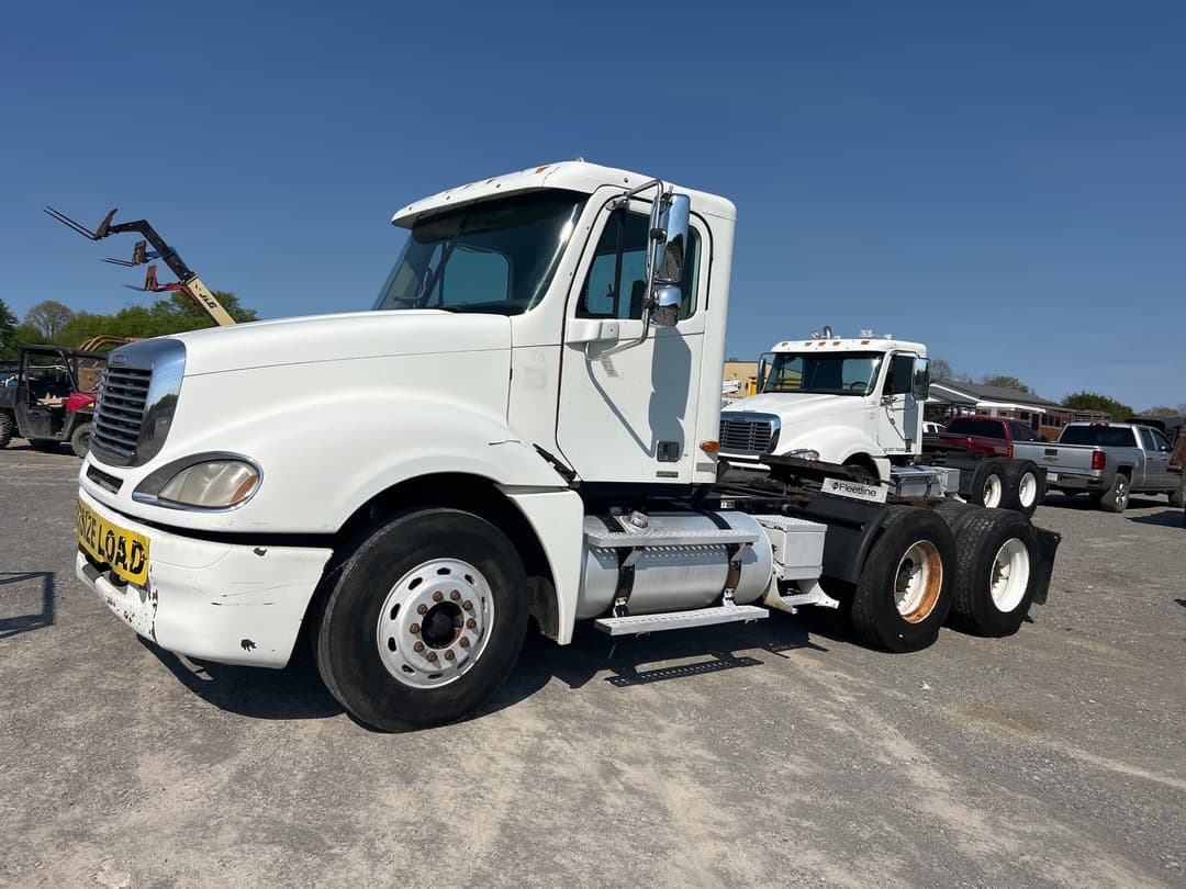 Image of Freightliner Columbia 120 Primary image