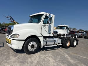 2003 Freightliner Columbia 120 Image