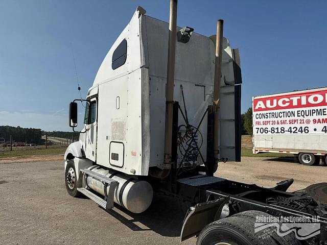 Image of Freightliner Columbia 120 equipment image 4