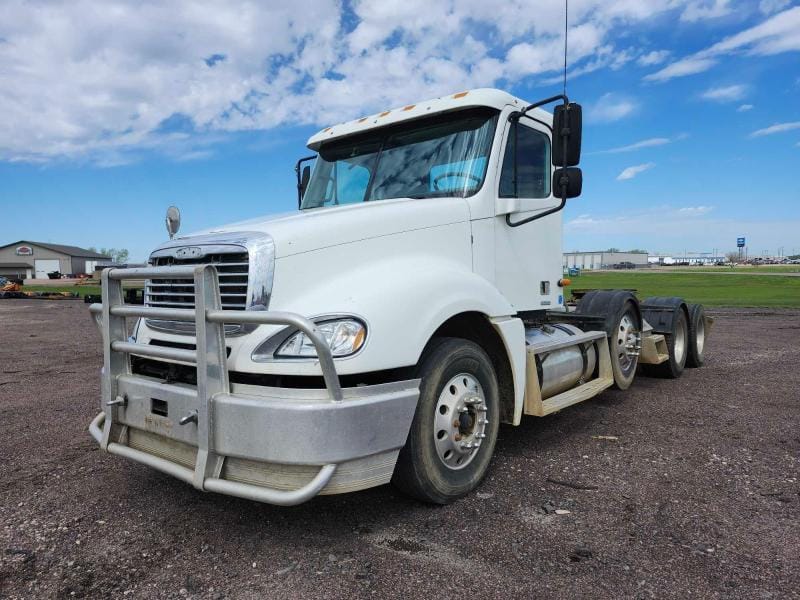 Main image Freightliner Columbia 120