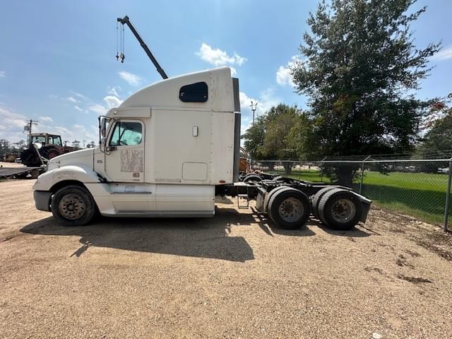 Image of Freightliner Columbia equipment image 4