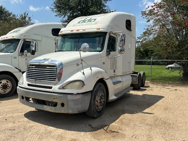 Image of Freightliner Columbia Primary image