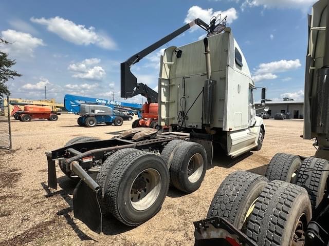 Image of Freightliner Columbia equipment image 2