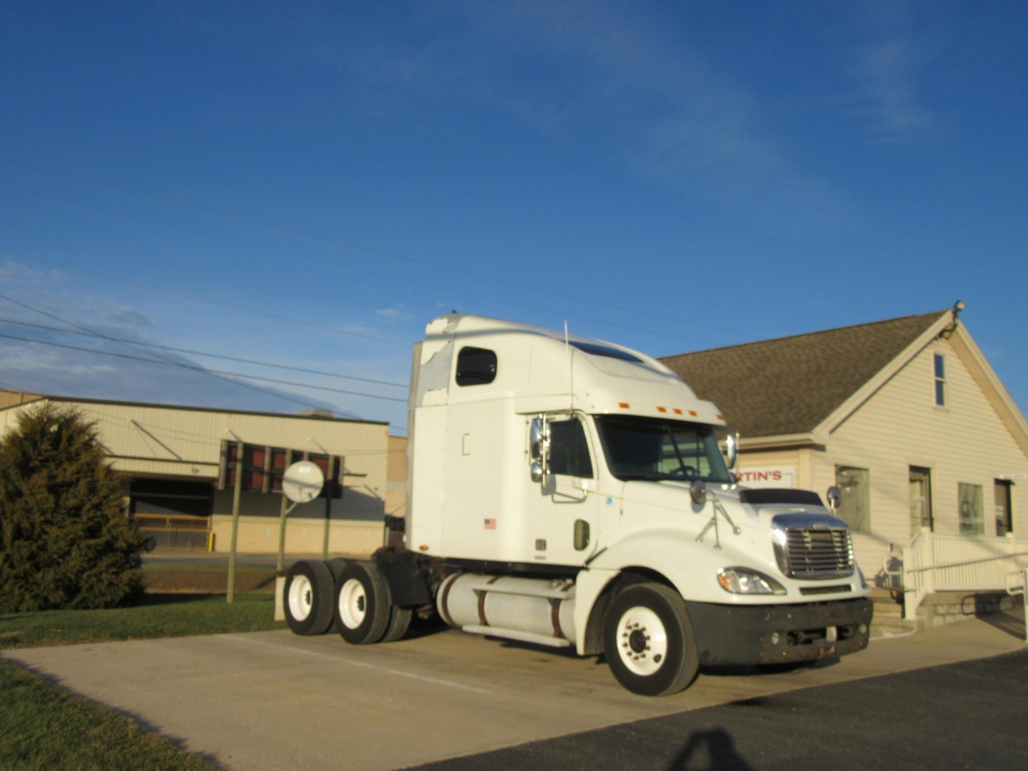 2003 Freightliner Columbia Equipment Image0