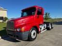 2003 Freightliner Columbia Image