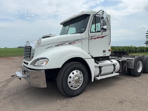 2003 Freightliner Columbia Image