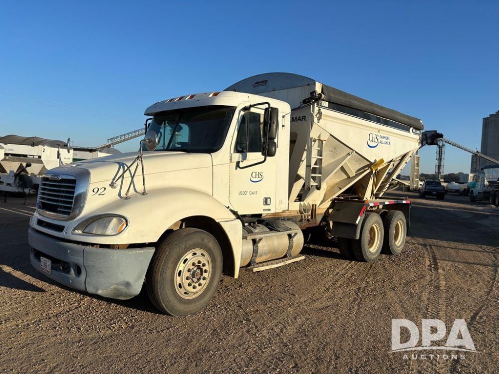 2003 Freightliner Columbia Equipment Image0