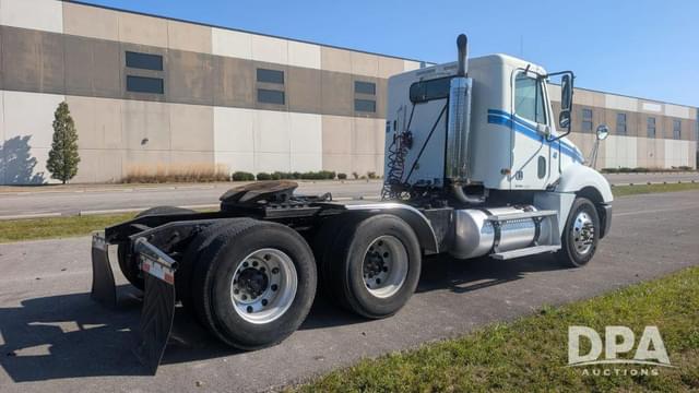 Image of Freightliner FLD120 equipment image 4