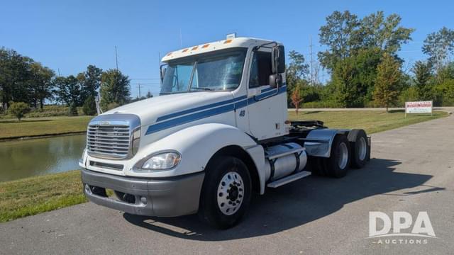 Image of Freightliner FLD120 equipment image 1