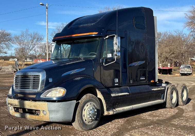 2003 Freightliner Columbia Equipment Image0