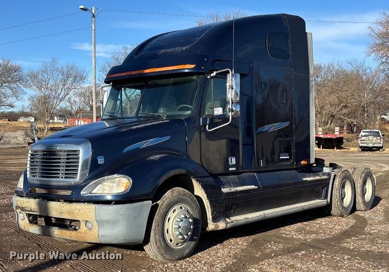 Image of Freightliner Columbia Primary image