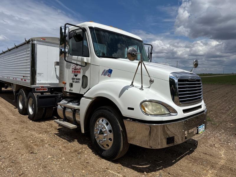 Image of Freightliner Columbia Primary image