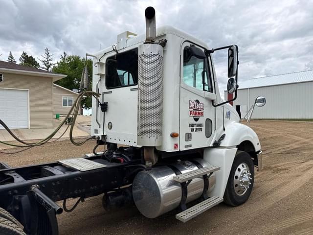 Image of Freightliner Columbia equipment image 4
