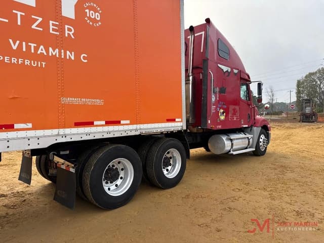 Image of Freightliner Columbia equipment image 1