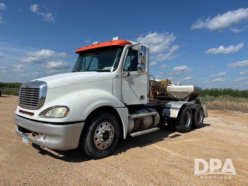 Image of Freightliner Columbia Primary image