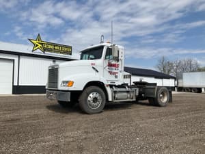 2003 Freightliner FLD112 Image
