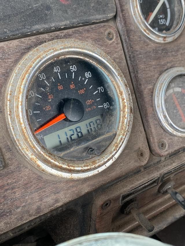 Image of Freightliner FLD112 equipment image 1