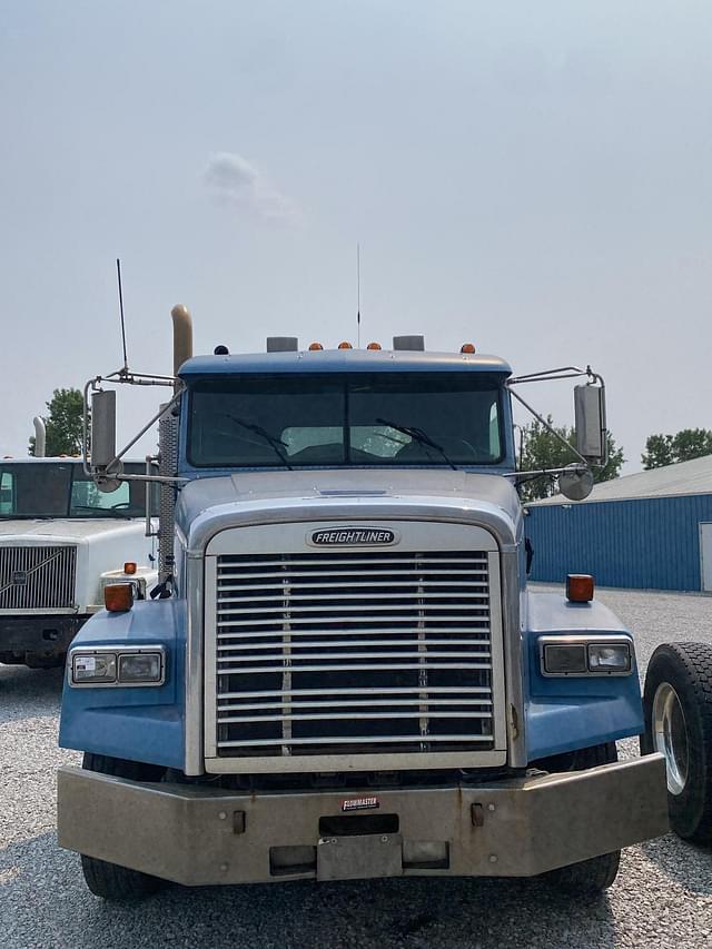 Image of Freightliner FLD112 equipment image 4