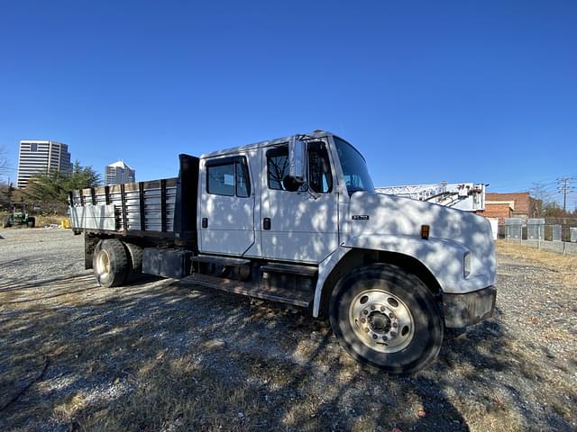 Image of Freightliner FL-70 equipment image 2