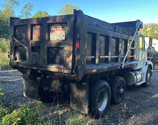 Image of Freightliner FL112 equipment image 4