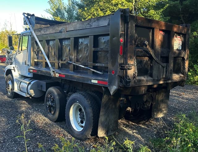 Image of Freightliner FL112 equipment image 3