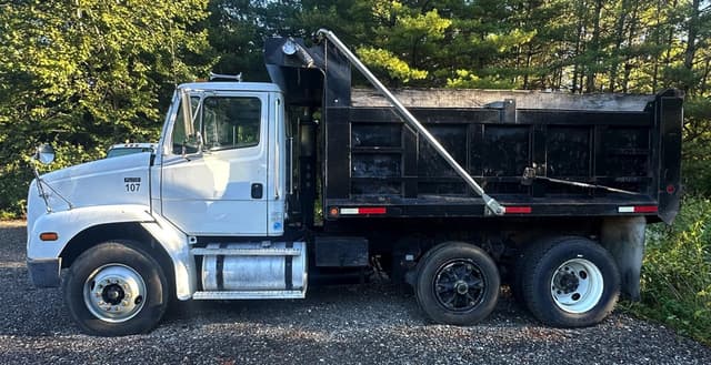 Image of Freightliner FL112 equipment image 1