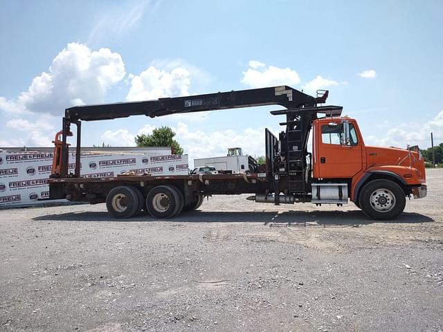 Image of Freightliner FL112 equipment image 3