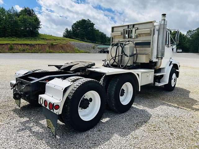 Image of Freightliner FL112 equipment image 4