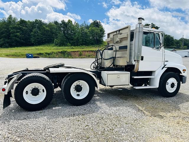 Image of Freightliner FL112 equipment image 3