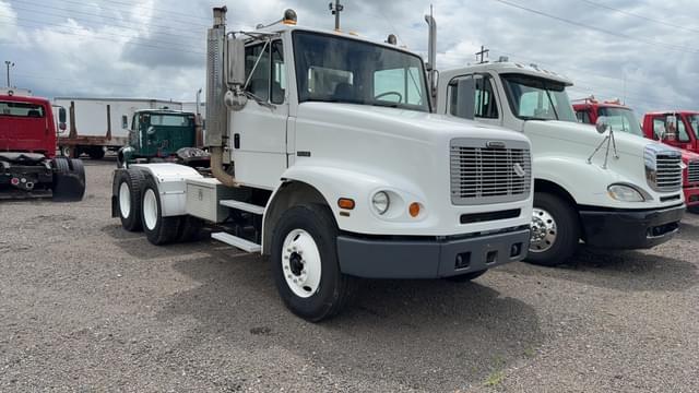 Image of Freightliner FL112 equipment image 2