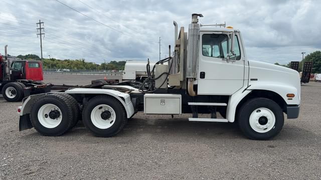 Image of Freightliner FL112 equipment image 3