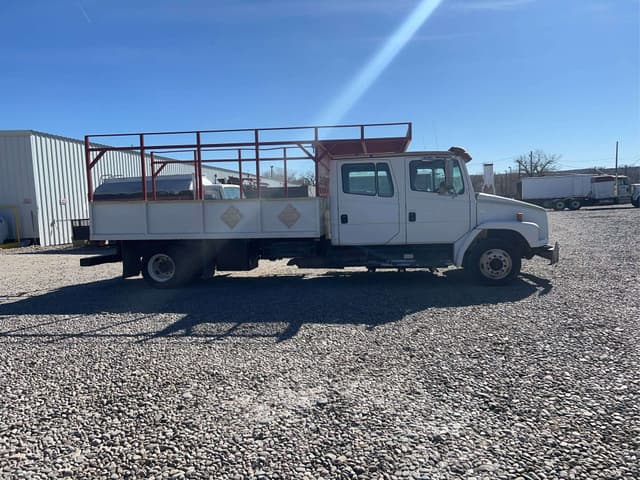 Image of Freightliner FL60 equipment image 3