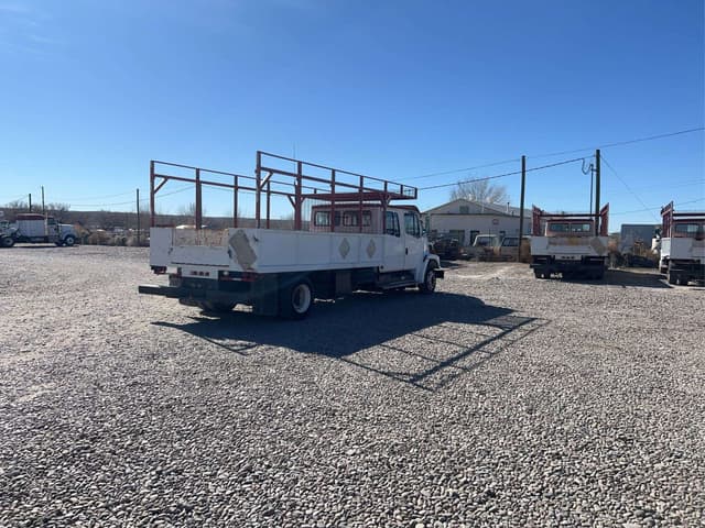 Image of Freightliner FL60 equipment image 4