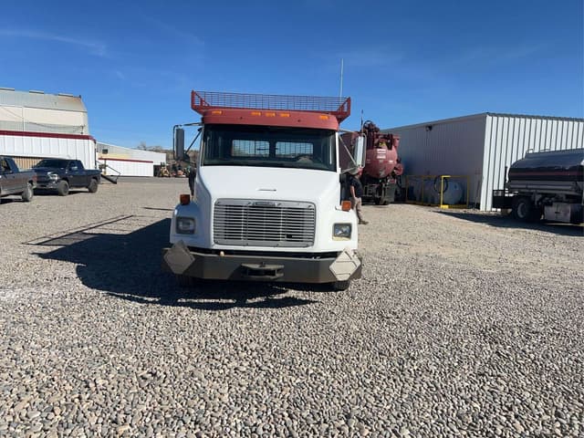 Image of Freightliner FL60 equipment image 1