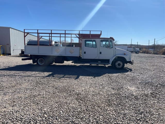 Image of Freightliner FL60 equipment image 3