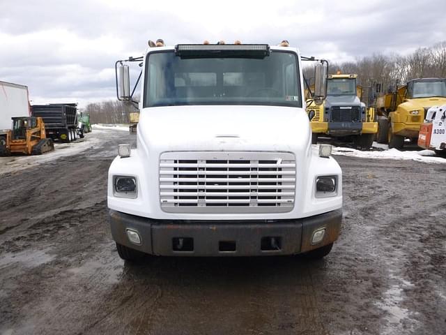 Image of Freightliner FL70 equipment image 1