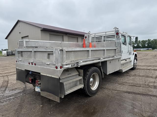 Image of Freightliner FL70 equipment image 4