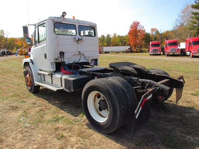 Image of Freightliner FL70 equipment image 2