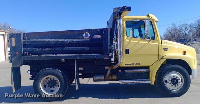 Image of Freightliner FL70 equipment image 3