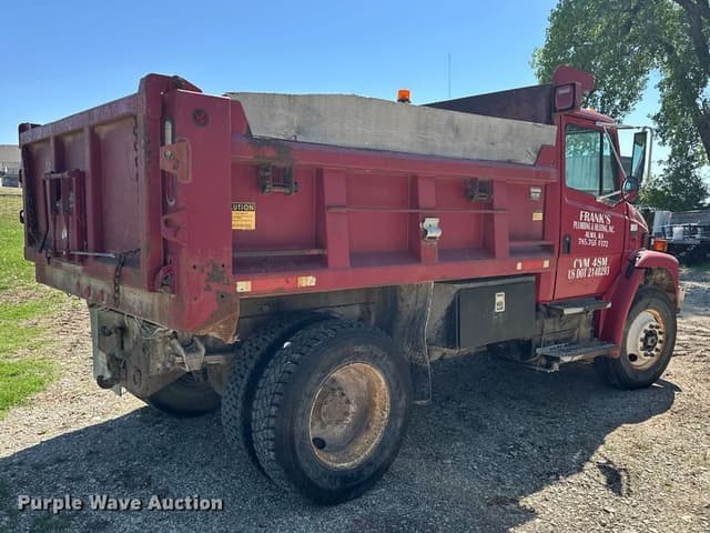 Image of Freightliner FL70 equipment image 4