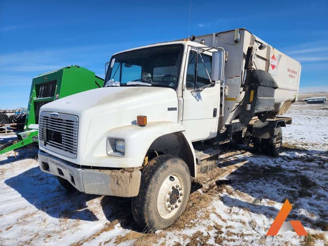 Image of Freightliner FL70 equipment image 3